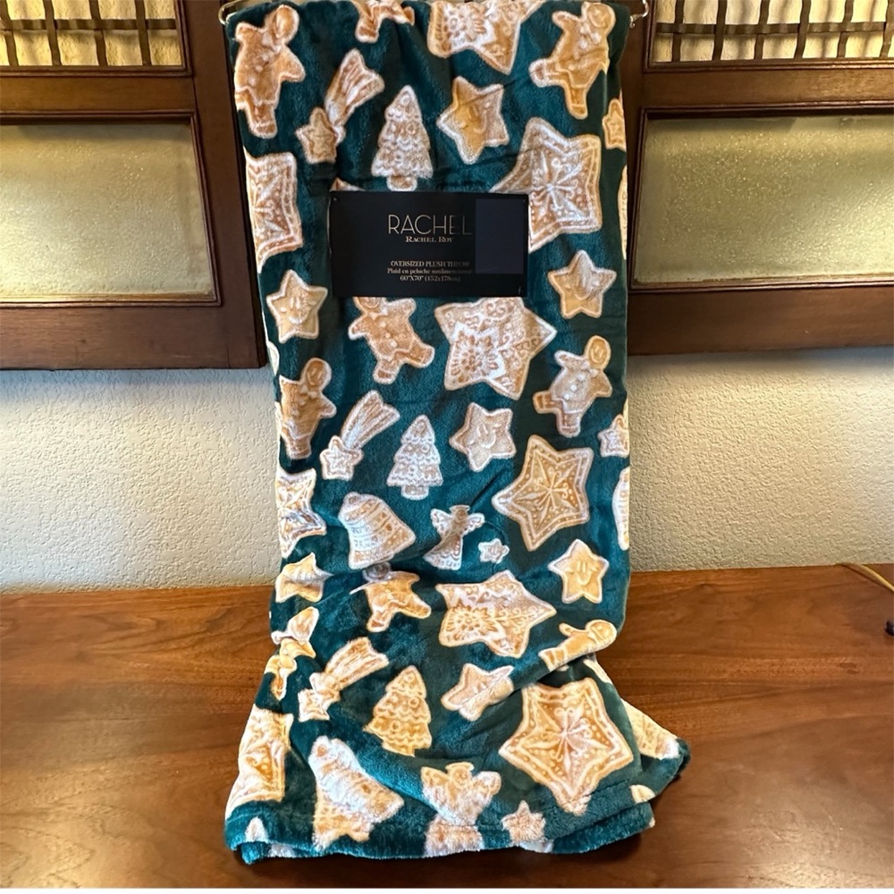 NWT-Rachel Roy Christmas Green Gingerbread Cookie Plush Oversized Throw Blanket